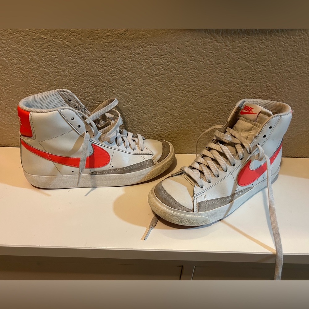 Nike Kids high tops White and pink sz 5y big kid
